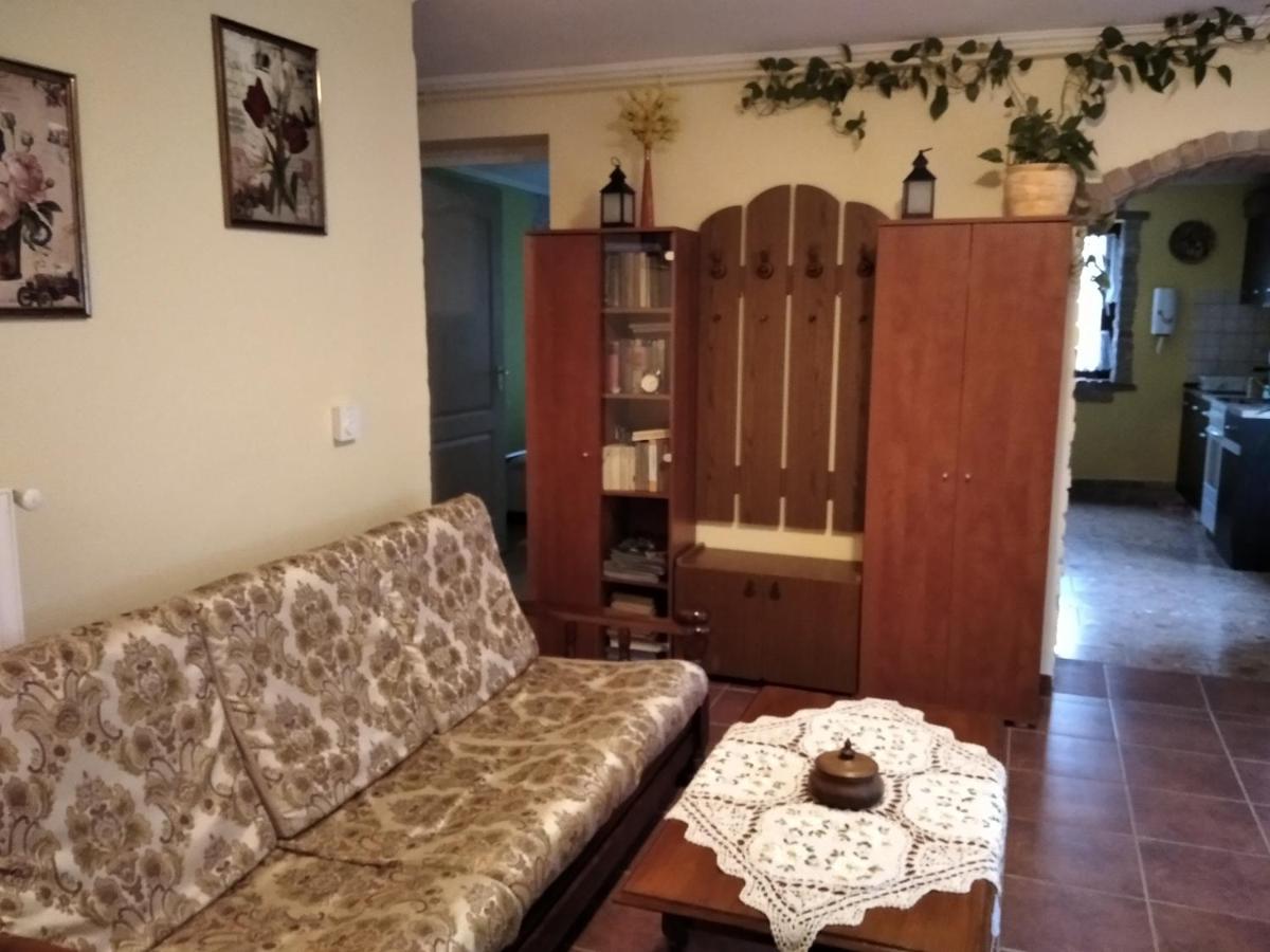 Moezsi Apartman Tolna Buitenkant foto