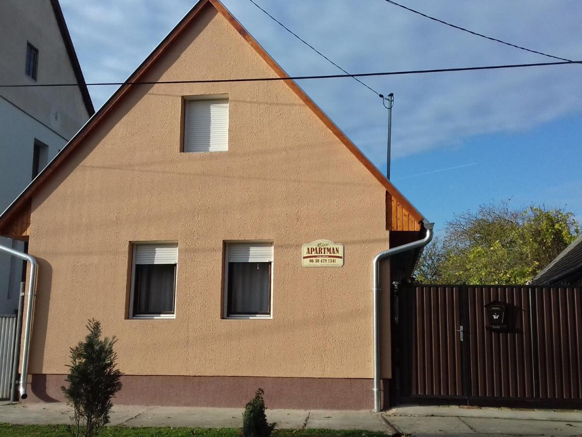 Moezsi Apartman Tolna Buitenkant foto