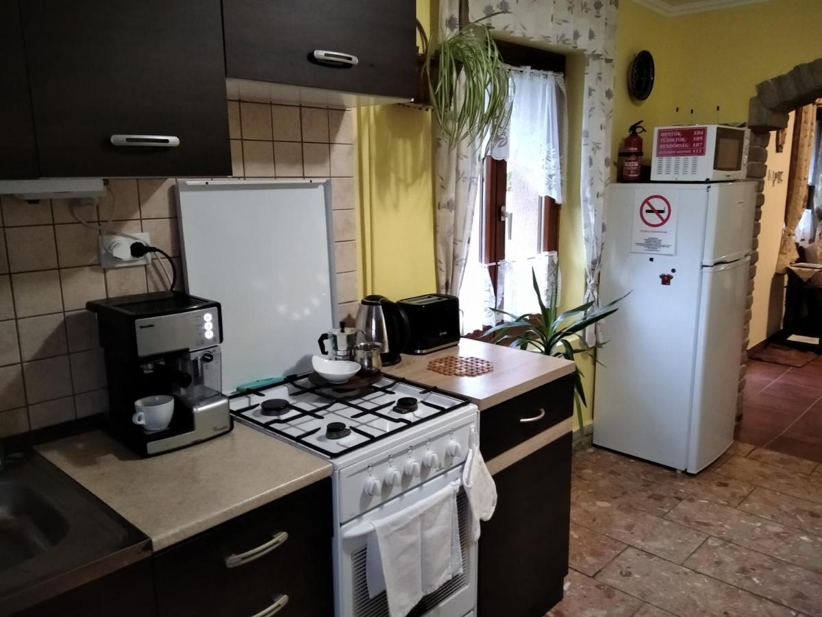 Moezsi Apartman Tolna Buitenkant foto