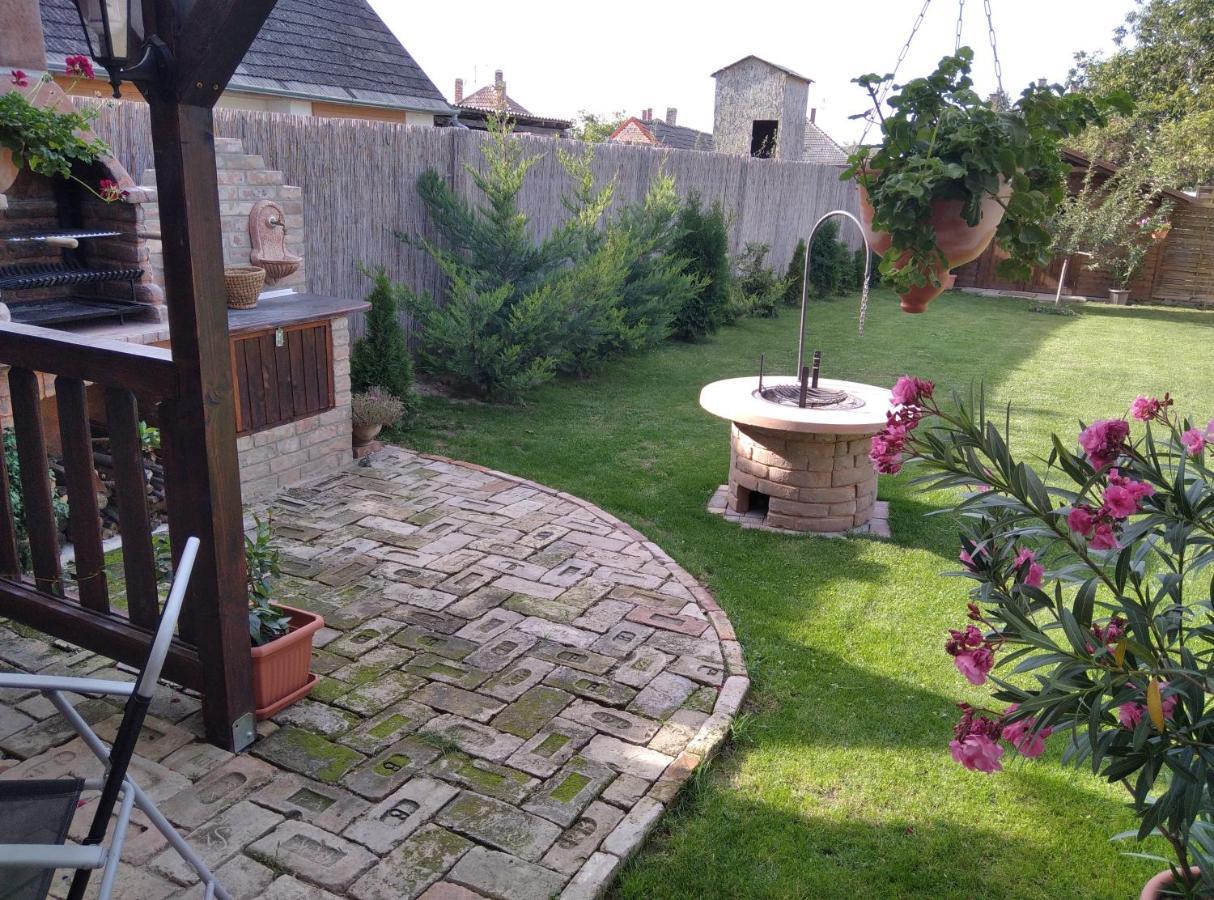 Moezsi Apartman Tolna Buitenkant foto