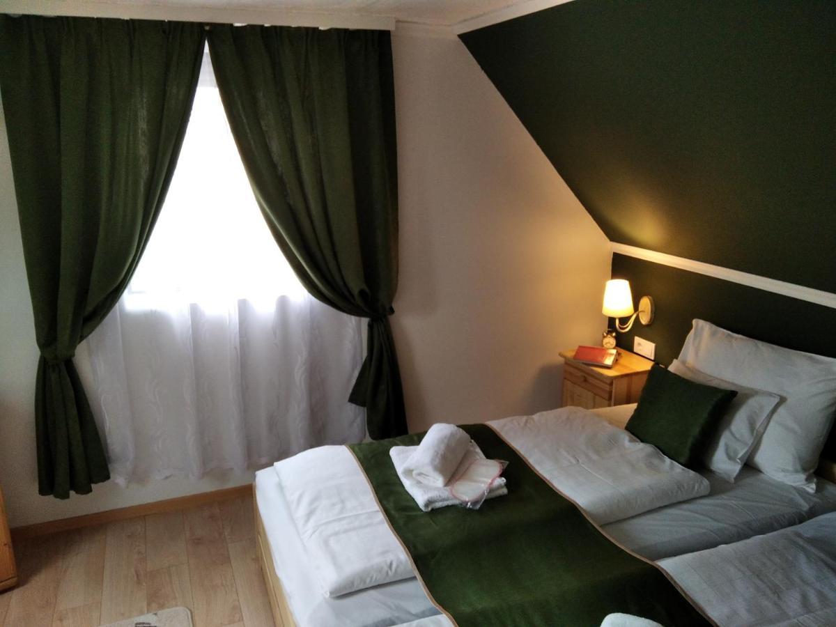 Moezsi Apartman Tolna Buitenkant foto