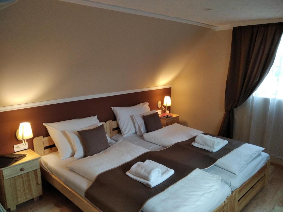 Moezsi Apartman Tolna Buitenkant foto