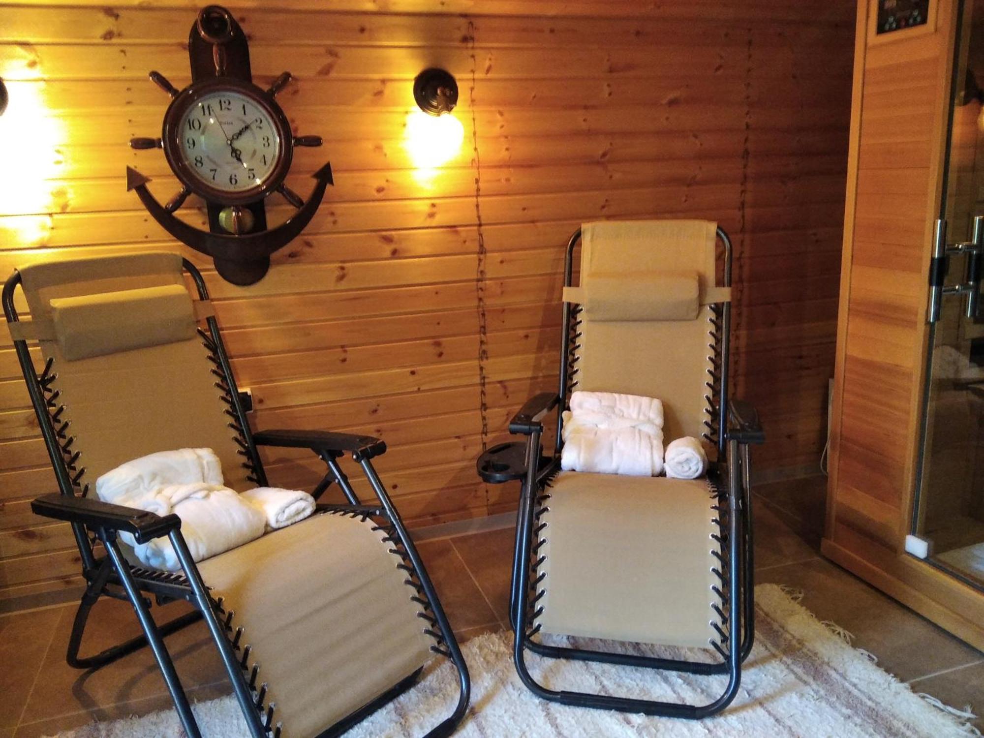 Moezsi Apartman Tolna Buitenkant foto