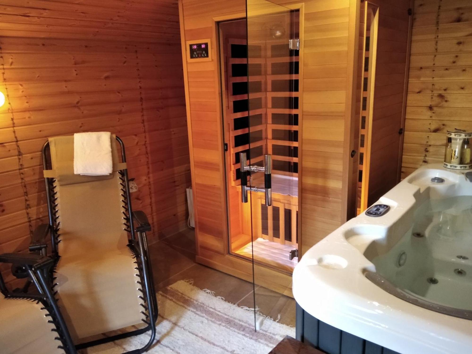 Moezsi Apartman Tolna Buitenkant foto